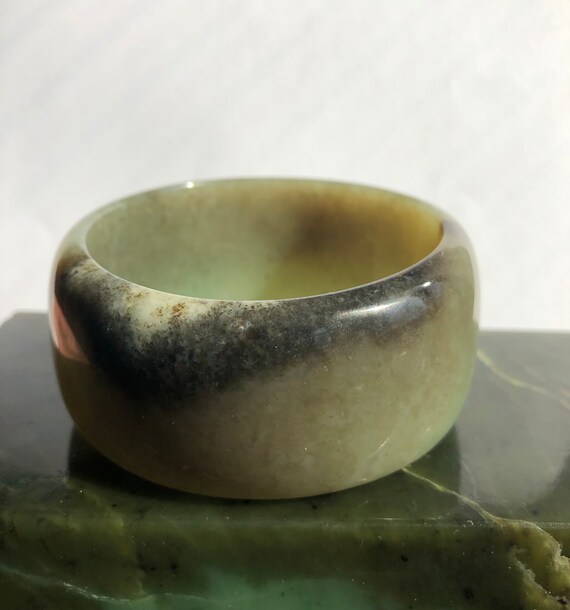 Siberian River Nephrite Jade Bangle
