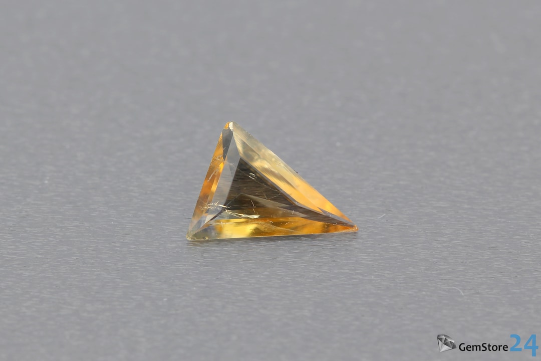 Pierre Axinite Fero Rare 0.09ct Taille Ovale Brun-rouge - Pour Collection Ou Création