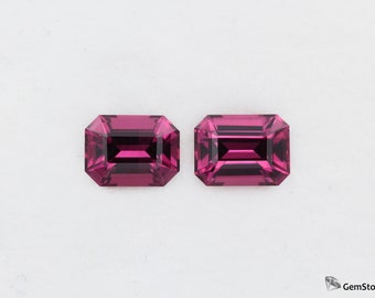 Può includere: Due pietre preziose rettangolari rosa con taglio a faccette.