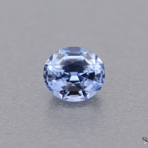 Lavender Spinel 0.86 ct - oval cut gemstone