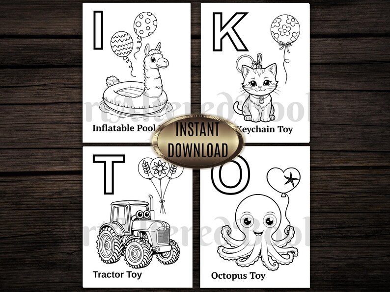 Op de afbeelding: Zwart-wit illustraties van speelgoed, waaronder een opblaasbaar zwembad met een lama, een sleutelhangerkat, een tractorspeelgoed en een octopus-speelgoed. Elke afbeelding heeft een bijbehorende letter van het alfabet. De woorden "Direct downloaden" zijn ook aanwezig.