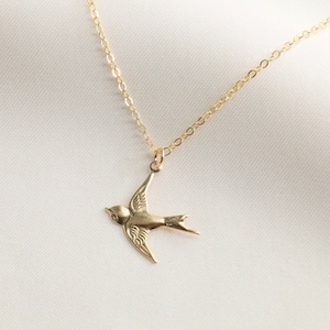 14k Gold Filled Bird Necklace, Flying Bird Necklace, Animal Necklace, Sparrow Necklace, Freedom Necklace, Nature Necklace, Gift for Her