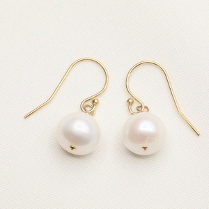 Dainty Pearl Earrings / White Pearls / Simple Pearl Earrings / Pearl Drops / Bridesmaid Earrings / Bridesmaid Gift / 14k Gold Filled