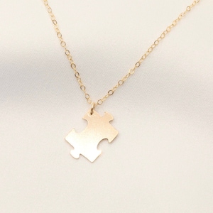 Gold filled kleine puzzel ketting, ketting autisme bewustzijn, puzzel ketting, sierlijke ketting, puzzel sieraden, puzzelstukje