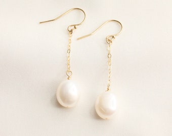 Baroque Pearl Drop Earrings / Pearl Earrings / Dangle Earrings / Baroque Pearl / Wedding Earrings / Bridal Earrings / Bridesmaid Gift