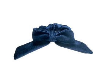 Scrunchie velours bleu avec noeud