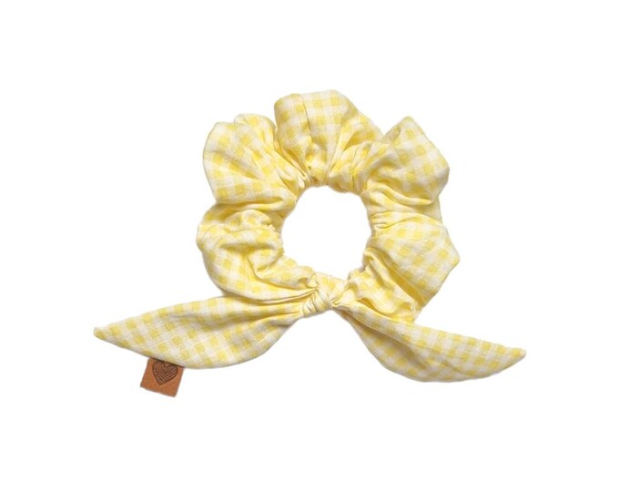 Scrunchie carreaux jaune et blanc avec noeud
