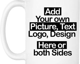 Könnte beinhalten: Weiße Keramiktasse mit schwarzem Text, der "Fügen Sie Ihr eigenes Bild, Text, Logo, Design hier oder auf beiden Seiten hinzu" lautet.