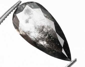 2,01 CT, 13,0 X 6,2 MM | Diament w kolorze soli i pieprzu | Diament hodowany laboratoryjnie | Diament w szlifie gruszkowym | Unikalny diament w szlifie do pierścionka zaręczynowego | OM8083