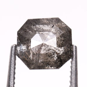 0.63カラット、5.5 x 5.1mm | ソルト＆ペッパーエメラルドカットダイヤモンド | 婚約指輪・結婚指輪用天然ルースダイヤモンド | OM6315