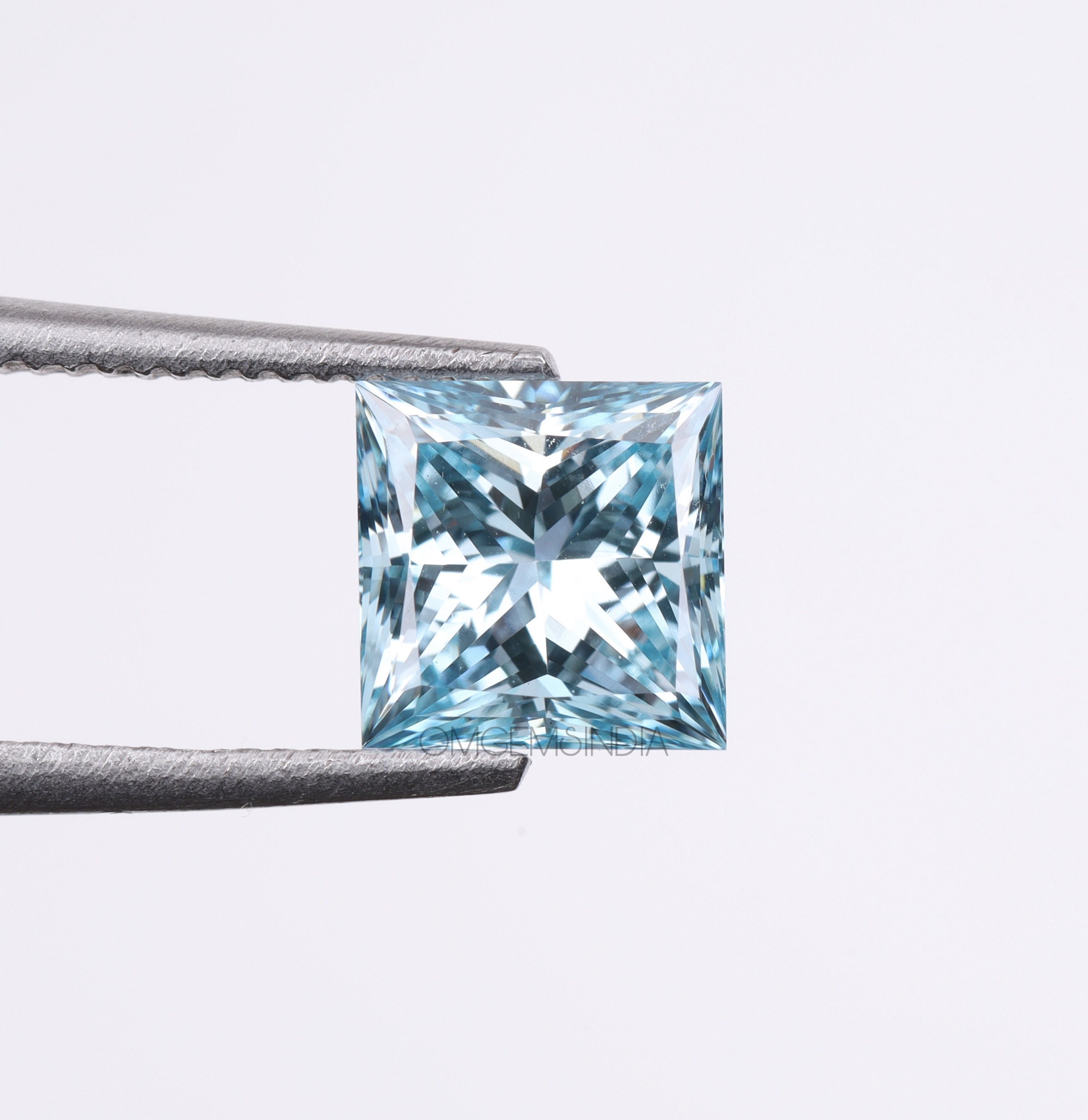 PARIKHS プリンセスカット ブルーダイヤモンド スタッド AAA 品質 イエローゴールド (0.09カラット) パリックスプリンセスカットブルーダイヤモンドスタッドイエロー