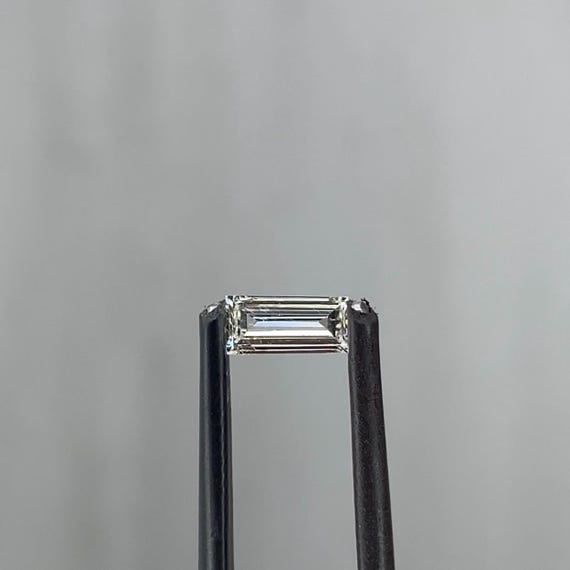 0.42カラット、6.5 x 3.1mm | ラボダイヤモンド | バゲットカット