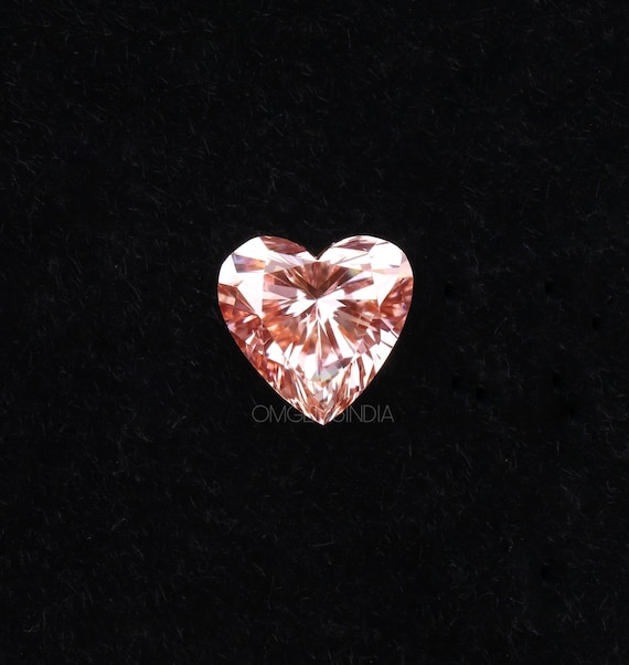 0.55 CT | ピンクカラーのハートシェイプダイヤモンド | ラボグロウン 