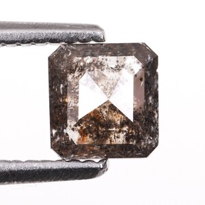 0.55カラット、5.1 x 4.8mm | ソルト＆ペッパーエメラルドカットダイヤモンド | 婚約指輪・結婚指輪用天然ルースダイヤモンド | OM5011