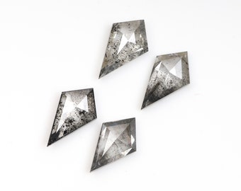 0.49カラット、5.0 x 3.0mm | ソルト＆ペッパーダイヤモンド | カイト