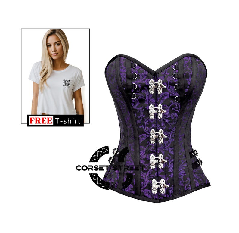 Puede incluir: Cors&eacute; morado y negro con hebillas plateadas y un patr&oacute;n floral. El cors&eacute; es de estilo sin tirantes y tiene una construcci&oacute;n con varillas. Se incluye una camiseta gratuita.