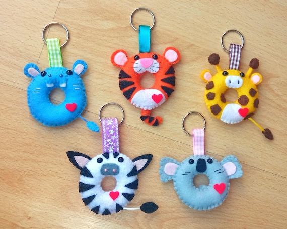 手作りフェルト動物ドーナツキーホルダー：かわいいバッグチャーム