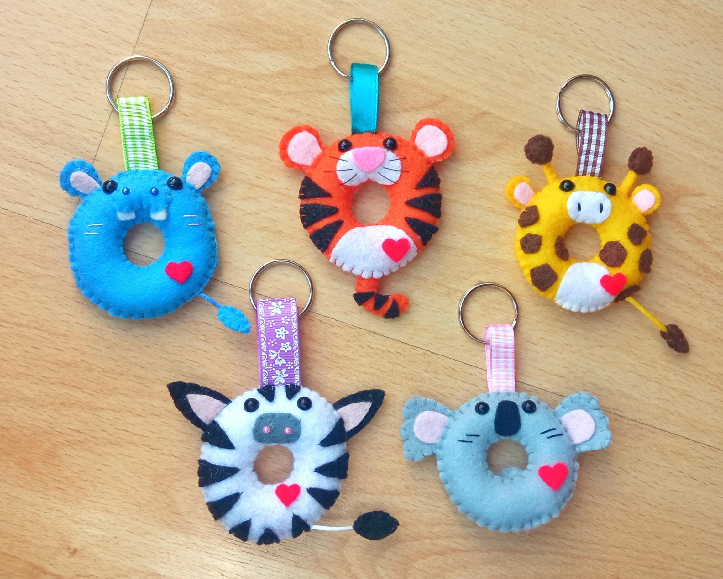 ドーナツ動物園 – サバンナコレクション：手作りフェルト製動物