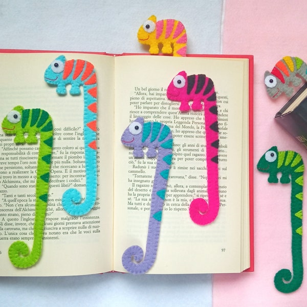 Chameleon bookmark made of felt, present for readers, personalized with your favourite colours, handmade gift for teachers and schoolmates