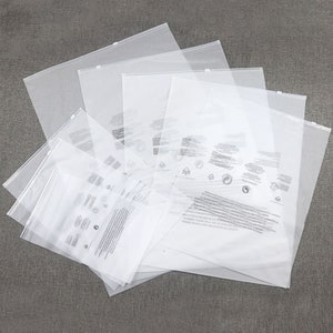 カスタムプラスチックジッパーバッグ、ロゴ入りカスタムフロストジッパーシールバッグ、ガーメントバッグ、商品バッグ、Tシャツバッグ