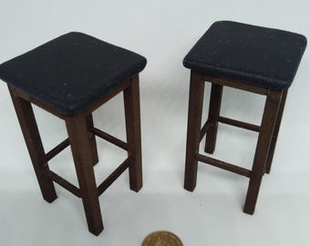 SPECIALE PRIJS! 2 Sgabelli da-bar in legno, schaal 1:12