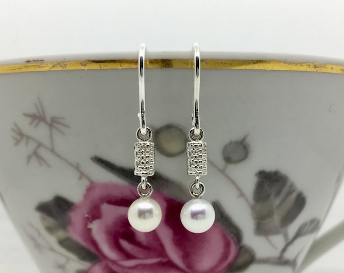 AUDREY Pearls are always appropriate