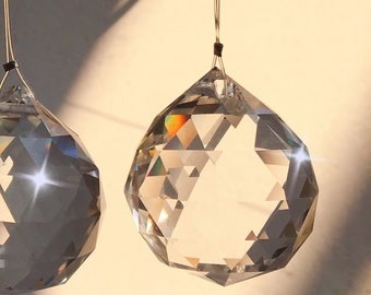 Hanging Crystal Ball Sun Catcher Rainbow Maker Prism Faceted Sphere Suncatcher Crystal bulk for Car Windows Home Decor with String
