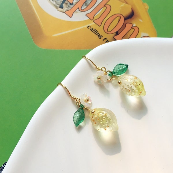 Jolies boucles d'oreilles fruits, boucles d'oreilles citron avec feuille verte, boucles d'oreilles aliments, cadeau unique pour elle, aiguille en argent S925 hypoallergénique