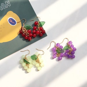 Super mignon !! Boucles d&#39;oreilles fruits, boucles d&#39;oreilles RAISIN doux avec feuille verte, aiguille en argent S925 hypoallergénique, cadeau unique pour elle, boucles d&#39;oreilles nourriture