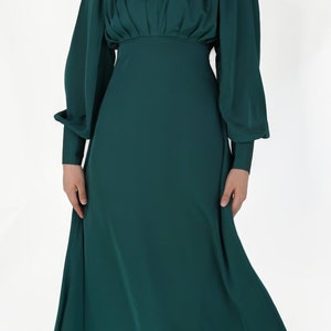 Zarina Vestido midi de cetim fosco luxuoso verde esmeralda com mangas compridas