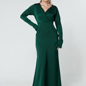 Alessandra Dunkelgrünes Satin-Feeling Crepe Maxikleid