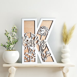 Letrero de madera con nombre de flor, letras monograma de flores silvestres, decoración de guardería bohemia personalizada, estante para dormitorio de niñas pequeñas, placa de regalo para bebé recién nacido de 8''
