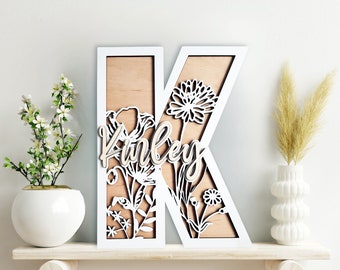 Fiore in legno nome segno fiori di campo monogramma lettera personalizzata vivaio boho arredamento piccola ragazza camera da letto mensola placca regalo neonato 8''