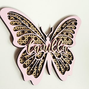 Plaque nominative en bois, plaque papillon en rotin, décoration bohème personnalisée pour chambre d'enfant pour chambre d'enfant, cadeau pour nouveau-né découpé au laser