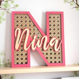 Letrero de madera con nombre, letra de monograma de ratán personalizada, decoración de guardería bohemia, placa de madera para dormitorio infantil, letrero con nombre para niño cortado con láser