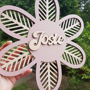 Targa in legno con nome, fiore di rattan, decorazione boho personalizzata per la cameretta dei bambini, targa in legno con margherita, targa per neonati tagliata al laser, regalo per neonata