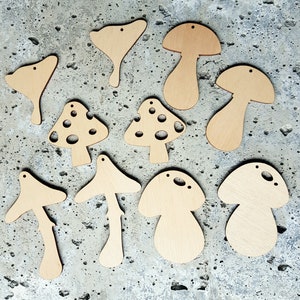 Houten paddestoelen natuurlijke decoratie houtsnijwerk 10 stuks hout lasergesneden