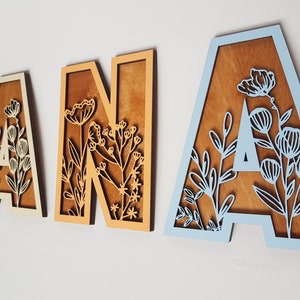 Letras de madera con flores silvestres, letrero con nombre personalizado para guardería bohemia, decoración de flores, placa con inicial de madera para dormitorio de niñas, regalo para bebé recién nacido de 10''