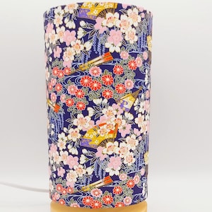 Lampada di carta giapponese con fiori e ventagli