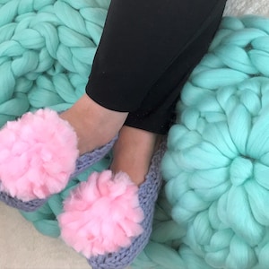 Patrón de tejido de pantuflas de merino descargable/Madres/Pantuflas/Pantuflas de merino súper gruesas con pompones