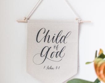 Scripture Wall Hanging, Canvas Banner with Wood Beads, 1 John 3:1
