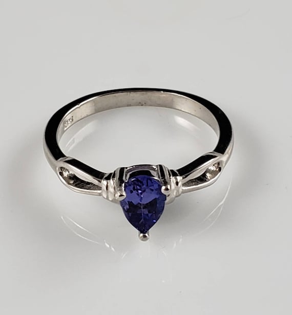 Beautiful Tanzanite Sterling Silver Solitaire Ring