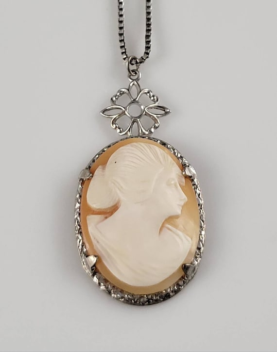 Titanic! Otsby Barton Genuine Shell Cameo Necklace