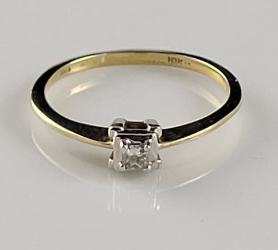 Dainty Estate Diamond 14KT Gold Engagement Ring