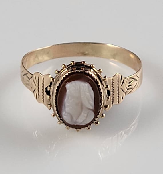Antique Edwardian Carved Shell Cameo Ring in 10KT… - image 1
