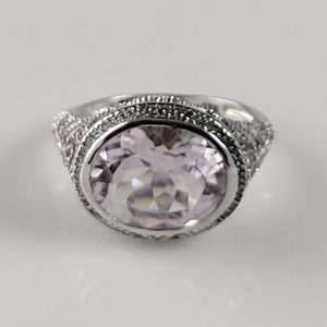 Anillo de filigrana de plata y amatista rosa de Francia Art Déco