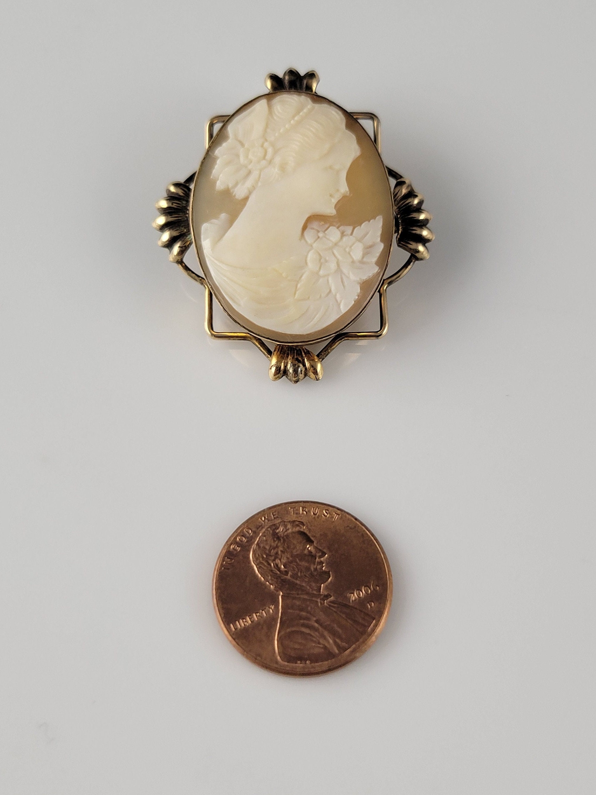 アンティークシェルカメオです アンティーク(推定1900年代初期) 緻密なバッカンテのシェルカメオ