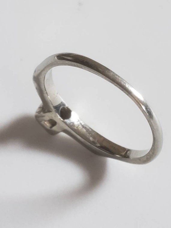 Charming 1940s Diamond 18KT White Gold Ring - image 7