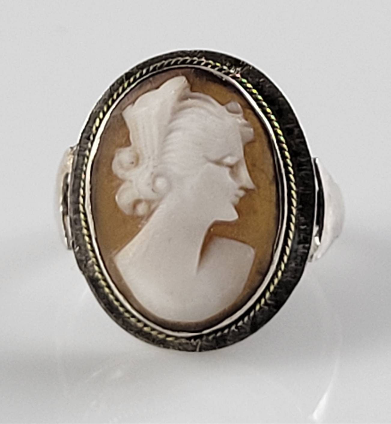 STERLING SILVER MOUNTED WEDGWOOD CAMEO RING