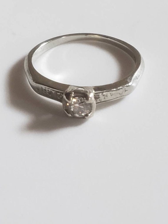 Charming 1940s Diamond 18KT White Gold Ring - image 4